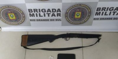 Homem é preso pela Brigada Militar portando espingarda e droga em Camaquã 