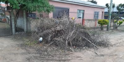 Moradores relatam acúmulo de resíduos na Rua Teixeira de Freitas em Camaquã