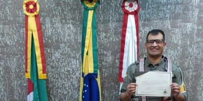 Policial militar recebe homenagem por desenvolver o Proerd em Camaquã