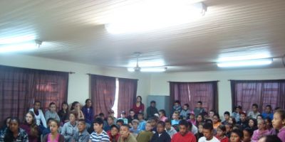 Palestra na Escola Santa Terezinha, em Dom Feliciano, para celebrar o dia da Floresta e o Dia da Água