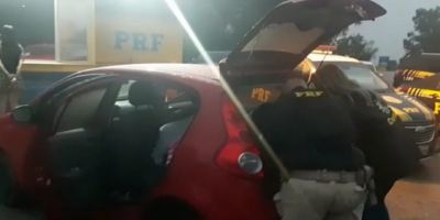 PRF e PC prendem traficantes com maconha na BR-116 em Pelotas