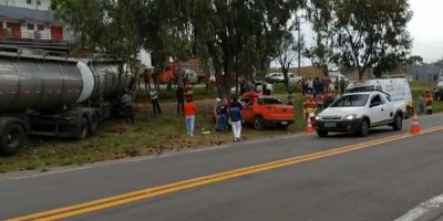 Duas pessoas morrem em acidente entre caminhonete e caminhão no RS