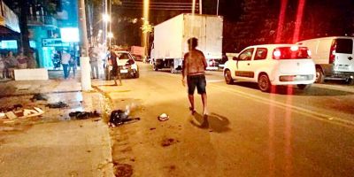 Morador de rua é incendiado por jovem quando dormia na calçada