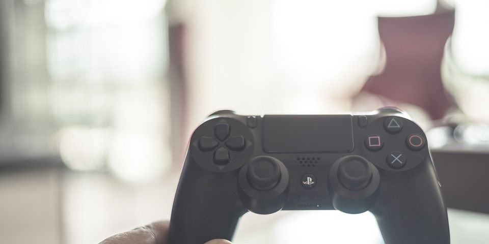 Bolsonaro anuncia em live redução de impostos sobre videogames