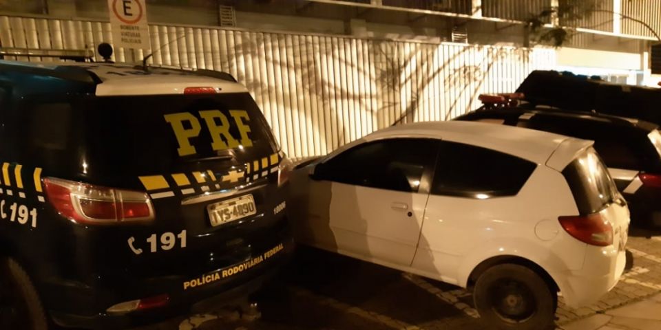 Carro com placas de Arambaré causa acidente grave na BR-290 em Eldorado do Sul