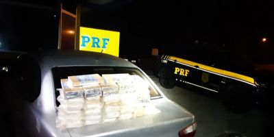 PRF prende dois detentos com 41 quilos de cocaína na BR-116 em Pelotas