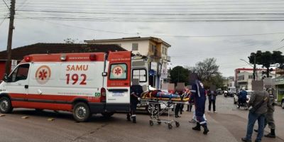 Acidente entre carro e moto deixa uma pessoa ferida no centro de Camaquã