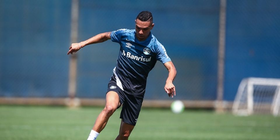 Para melhorarem na tabela, Athletico-PR e Grêmio se enfrentam neste domingo