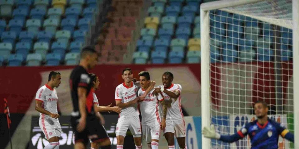 Inter vence Atlético Goianiense e tem vantagem na Copa do Brasil