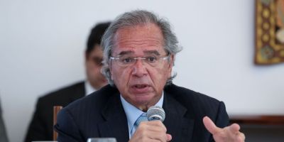 “Jamais esteve sob análise privatizar o SUS”, diz Guedes