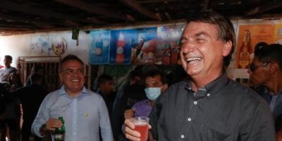 Bolsonaro se envolve em polêmica ao dizer que “virou boiola” depois de beber guaraná rosa 