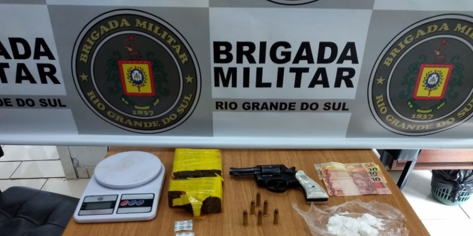 Homem é preso com arma e mais de um quilo de drogas em Cerro Grande do Sul
