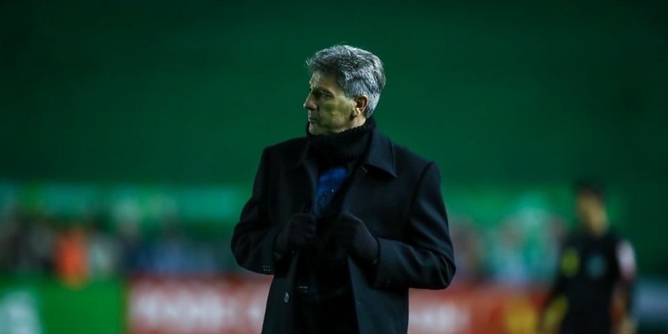  FORA RENATO? Torcedores gremistas pedem a saída do treinador