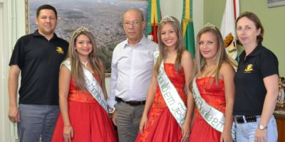 Corte do 12º Bonito em Festa visita a Prefeitura de Camaquã