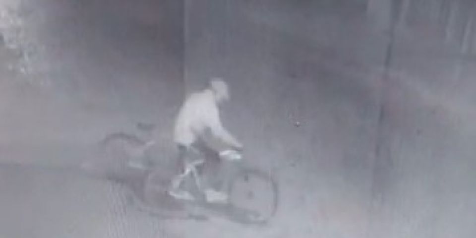 Vídeo mostra homem furtando bicicletas em Camaquã