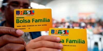 Governo desiste do Renda Cidadã e estuda ampliar Bolsa Família em 2021