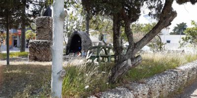 Praça Santa Cruz em Camaquã necessita de manutenção de limpeza