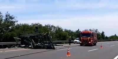 Três pessoas morrem em acidente entre carro e caminhão no RS