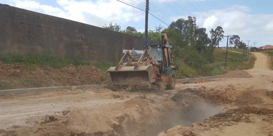 Começam obras de melhorias na rua Volzear Longaray em Camaquã