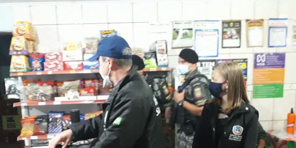 Brigada Militar e Vigilância Sanitária fiscalizam comércios em São Lourenço do Sul