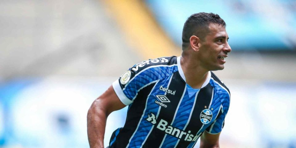 BRASILEIRÃO: Grêmio atropela o Vasco e entra no G4