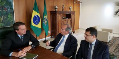 Bolsonaro diz que governo vai ofertar vacina gratuita e não obrigatória