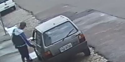 Câmera flagra homem furtando carro no centro de Camaquã