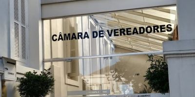 Vereadores de Camaquã discutem uma matéria na sessão desta segunda-feira