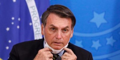 Bolsonaro afirma em entrevista que comprará qualquer vacina aprovada pela Anvisa 