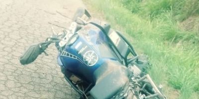 Acidente de trânsito deixa motociclista ferido na BR-116 em Tapes