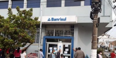 Bancos abrem de manhã na véspera do Natal