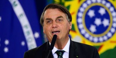 Vacina tem impacto que precisa ser bem esclarecido, diz Bolsonaro