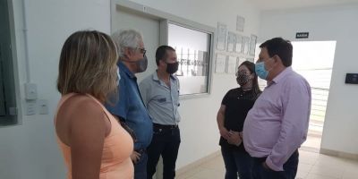 Prefeito Ivo de Lima Ferreira visita Apae de Camaquã