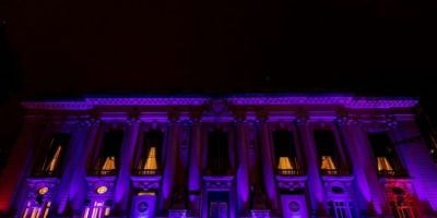 Palácio Piratini recebe iluminação lilás para o Mês da Visibilidade Trans