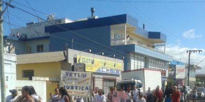 Familiares e amigos de criança morta em atentado, promovem passeata em Tapes 