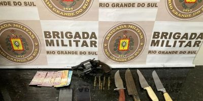 Motorista é detido com arma, facas e munições em Camaquã