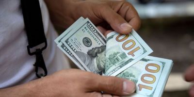 Dólar aproxima-se de R$ 5,40 e fecha no maior valor desde novembro