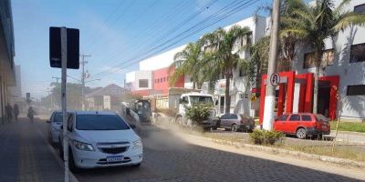 Secretaria da Infraestrutura de Camaquã realiza limpeza em avenida