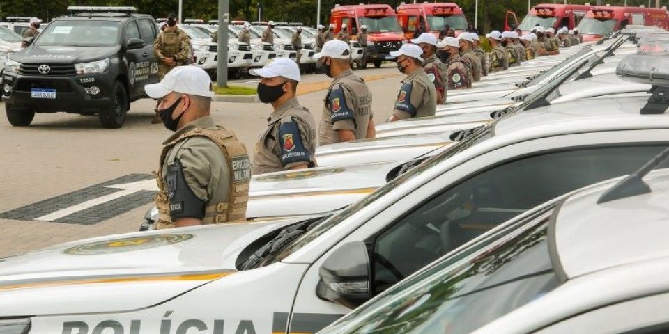 FOTOS: governo gaúcho entrega 53 viaturas semiblindadas à BM e quatro ambulâncias aos Bombeiros