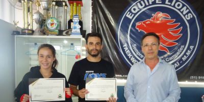 Câmara de Vereadores de Camaquã cumprimenta campeã de Muaythai e mestre Moisés 