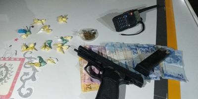 Homem é preso com drogas, arma, munições e dinheiro em Tapes