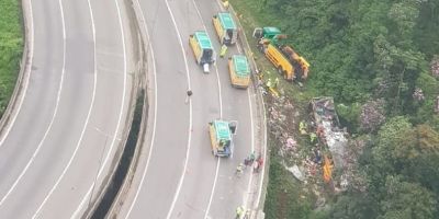 Acidente envolvendo ônibus de turismo deixa 19 mortos e 33 feridos na BR-376