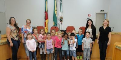 Alunos da escola Otto Laufer visitam a Câmara de Vereadores de Camaquã