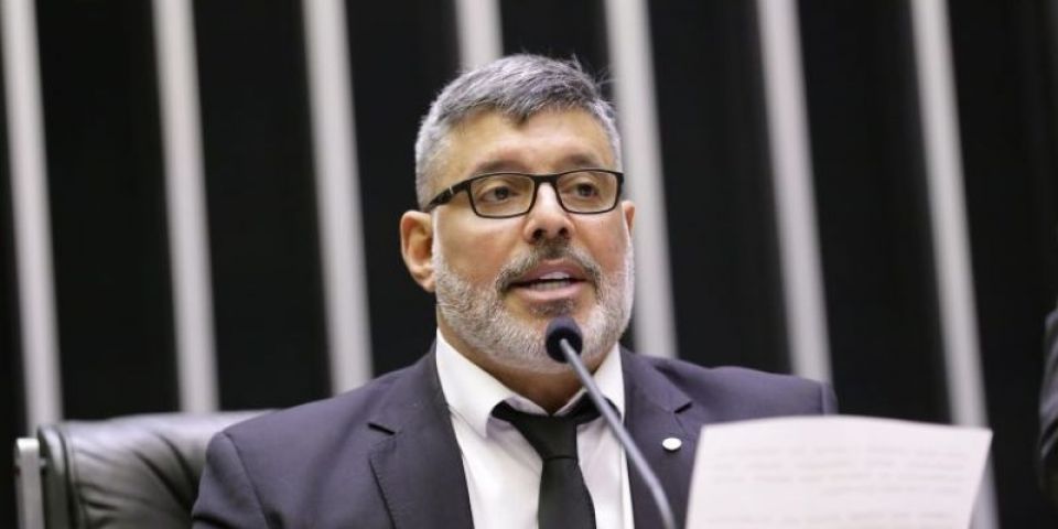 Projeto prioriza professores na vacinação contra covid-19