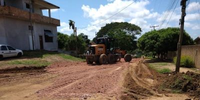 Rua recebe patrolamento e cascalhamento em Camaquã