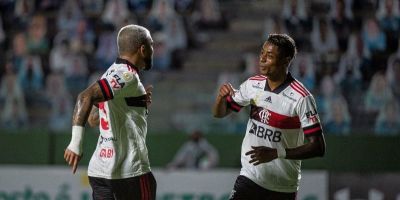 Flamengo enfrenta Corinthians no Maracanã em busca da ponta da tabela