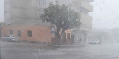 Chuva e queda de granizo atingem Camaquã na tarde desta segunda