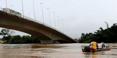 Famílias ficam desabrigadas após Rio Acre transbordar em Rio Branco