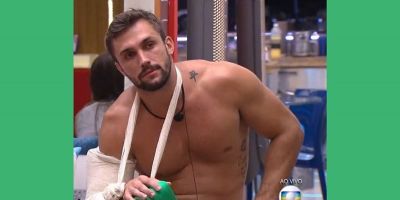 BBB21: Arthur deixa a casa para ir ao hospital 