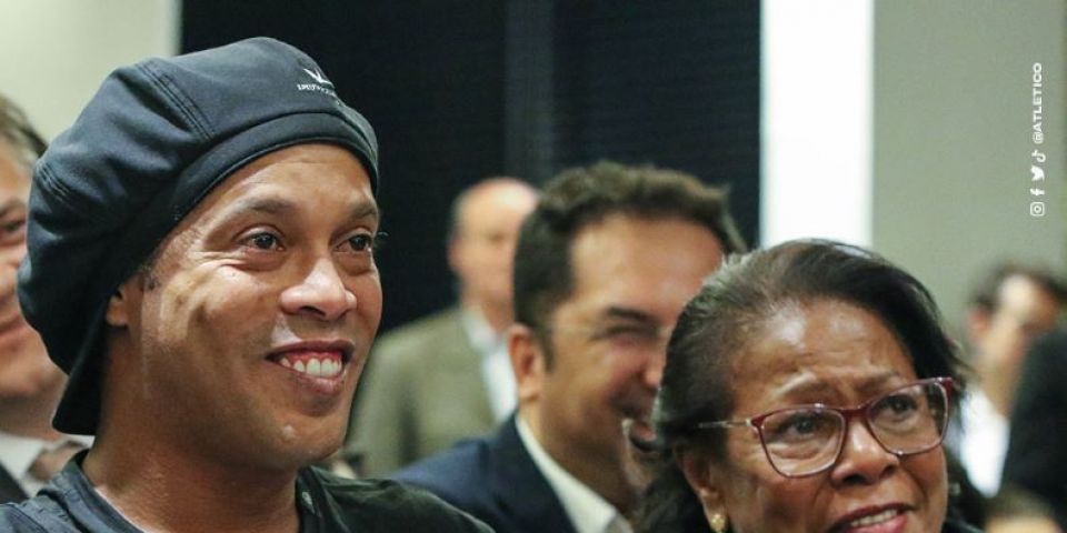 Dona Miguelina, mãe de Ronaldinho Gaúcho, morre por complicações da covid-19